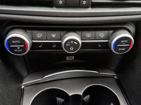 Used 2017 Alfa Romeo Giulia Ti w/ TI 19" Sport Package image 28