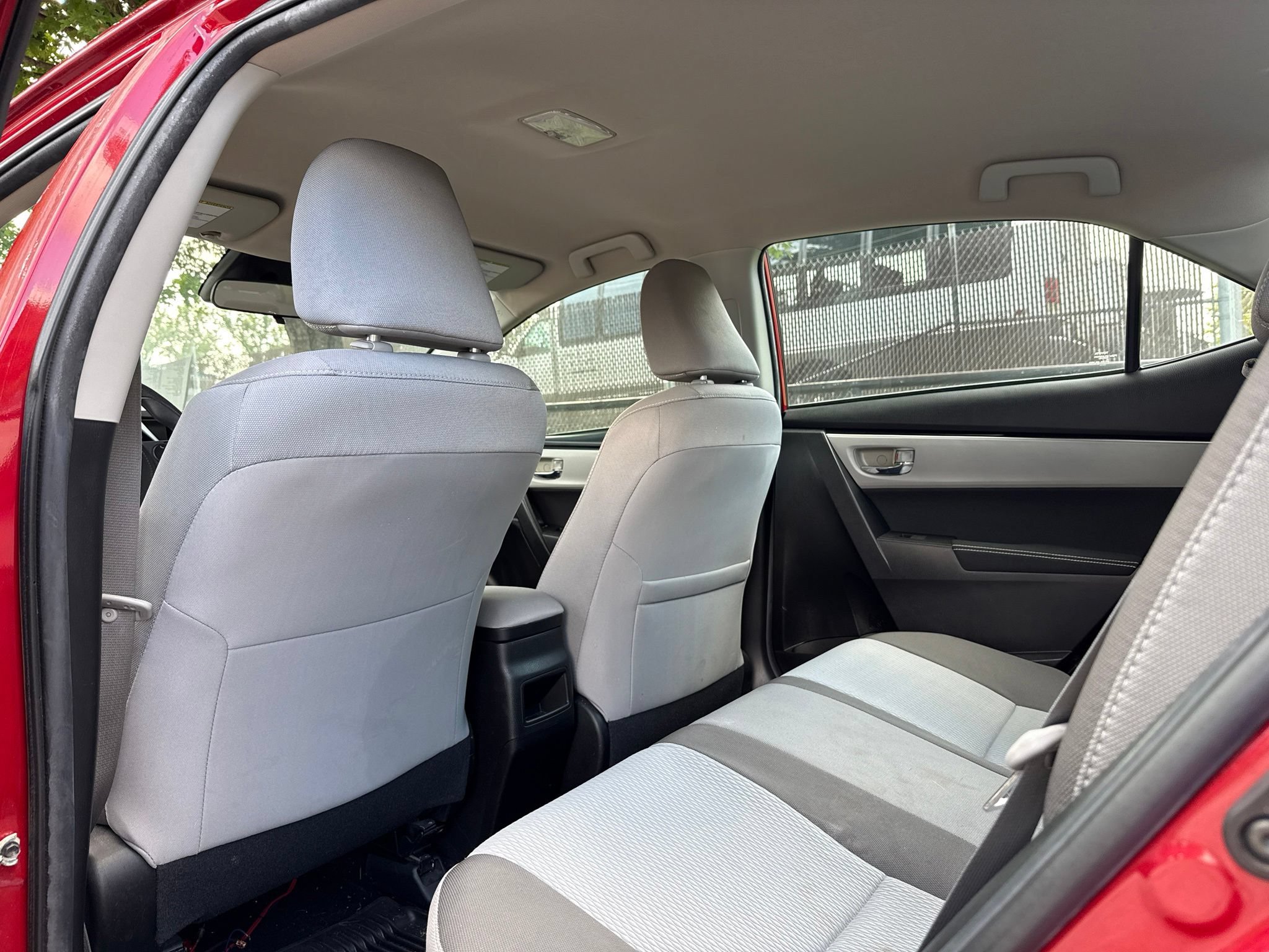 Used 2018 Toyota Corolla LE FWD image 14