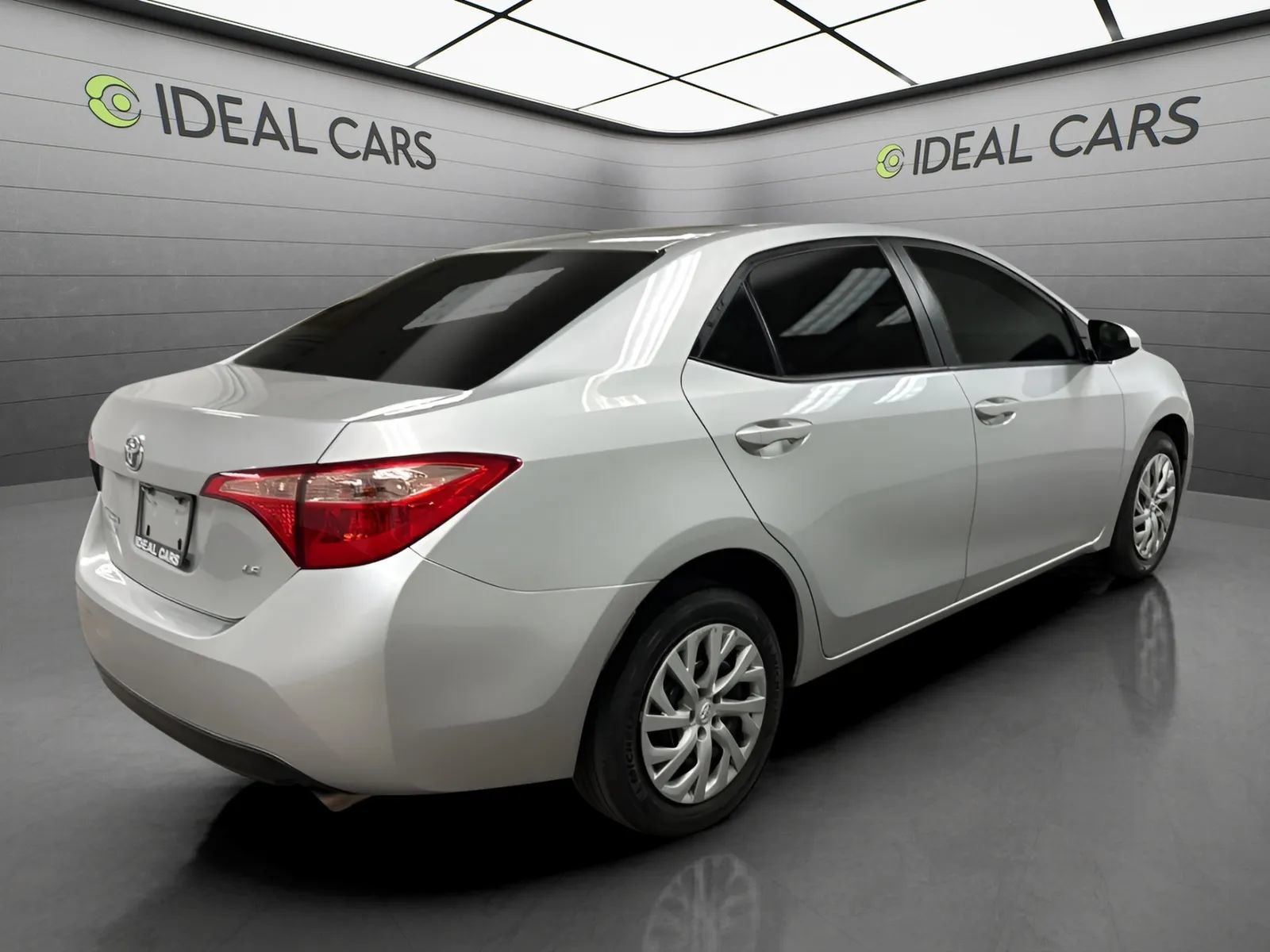 Used 2017 Toyota Corolla LE w/ Carpet Mat Package (TMS) FWD image 5