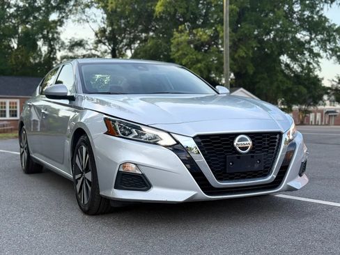 Used 2022 Nissan Altima 2.5 SV FWD image 8