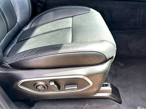 Used 2024 Jeep Wagoneer L Series II w/ Flexible Seating Group RWD image 26