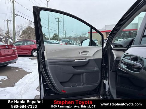 Used 2024 Toyota Sienna LE image 14