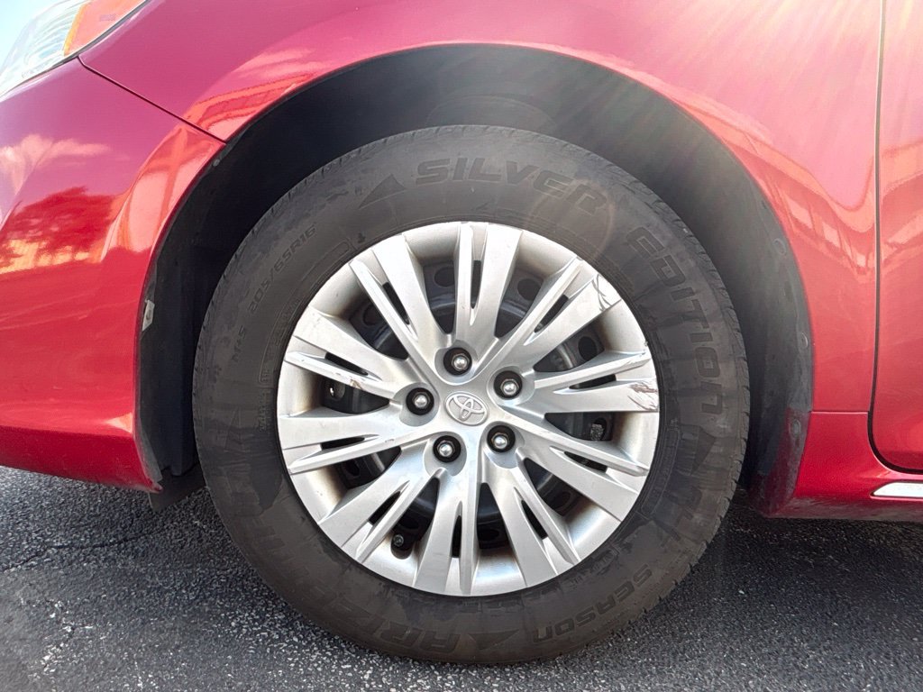 Used 2012 Toyota Camry LE FWD image 13
