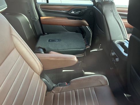 Used 2023 GMC Yukon XL Denali Ultimate w/ LPO, Floor Liner Package AWD/4WD image 10