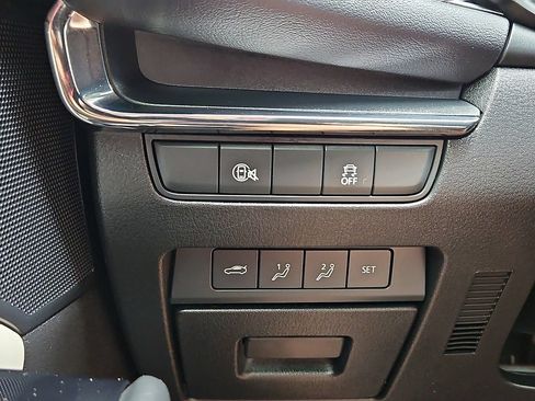 Used 2024 MAZDA MAZDA3 s FWD image 25