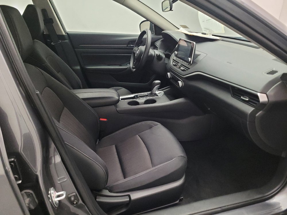 Used 2025 Nissan Altima 2.5 S FWD image 21