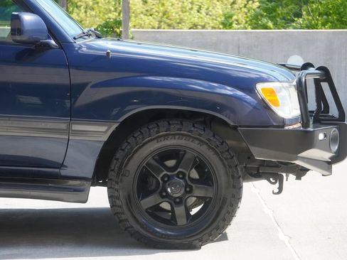 Used 2004 Toyota Land Cruiser AWD/4WD image 30
