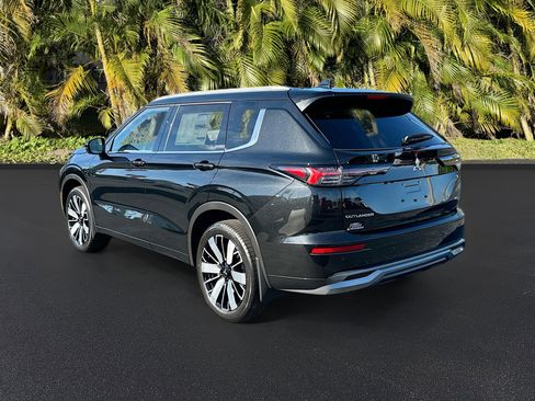 New 2025 Mitsubishi Outlander SEL image 3
