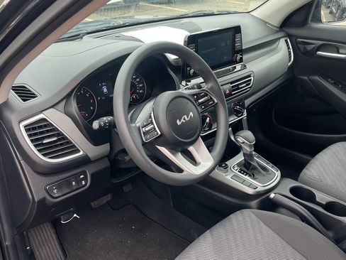 Used 2023 Kia Seltos LX AWD/4WD image 3