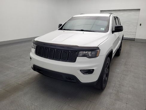 Used 2019 Jeep Grand Cherokee Laredo image 15