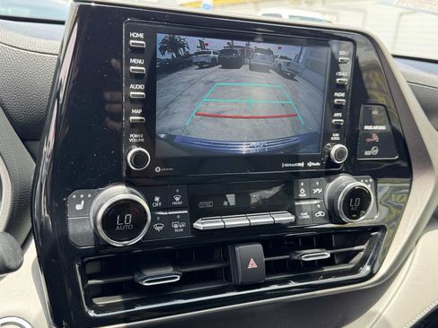 Used 2021 Toyota Highlander XLE FWD image 28