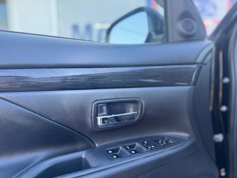 Used 2018 Mitsubishi Outlander SE image 31