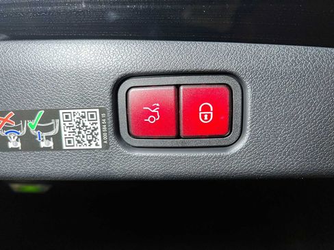 Used 2026 Mercedes-Benz E 350 4MATIC Sedan image 17