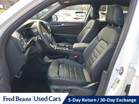 Certified 2025 Volkswagen Atlas Cross Sport SEL R-Line image 15