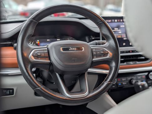 Used 2022 Jeep Compass Limited image 16