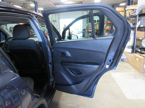 Used 2019 Chevrolet Trax LS FWD image 26