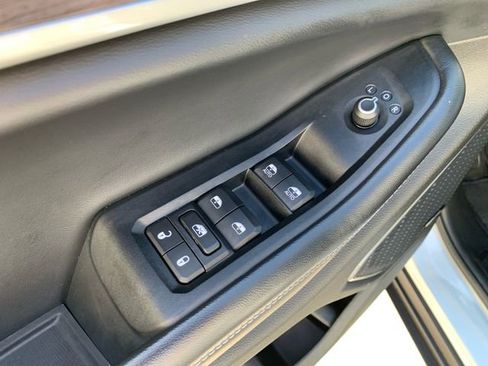 Used 2022 Jeep Grand Cherokee L Limited image 17