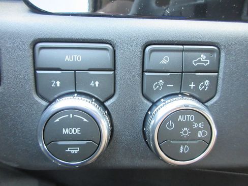 New 2026 GMC Sierra 1500 SLT w/ SLT Convenience Package AWD/4WD image 17