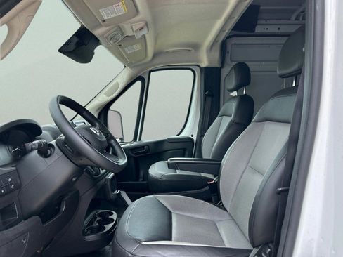 Used 2024 RAM ProMaster 2500 w/ Convenience Group FWD image 9