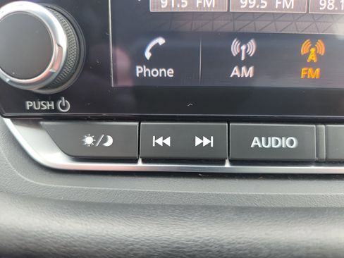 Used 2024 Nissan Rogue SV image 31