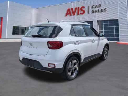 Used 2025 Hyundai Venue SEL FWD image 6