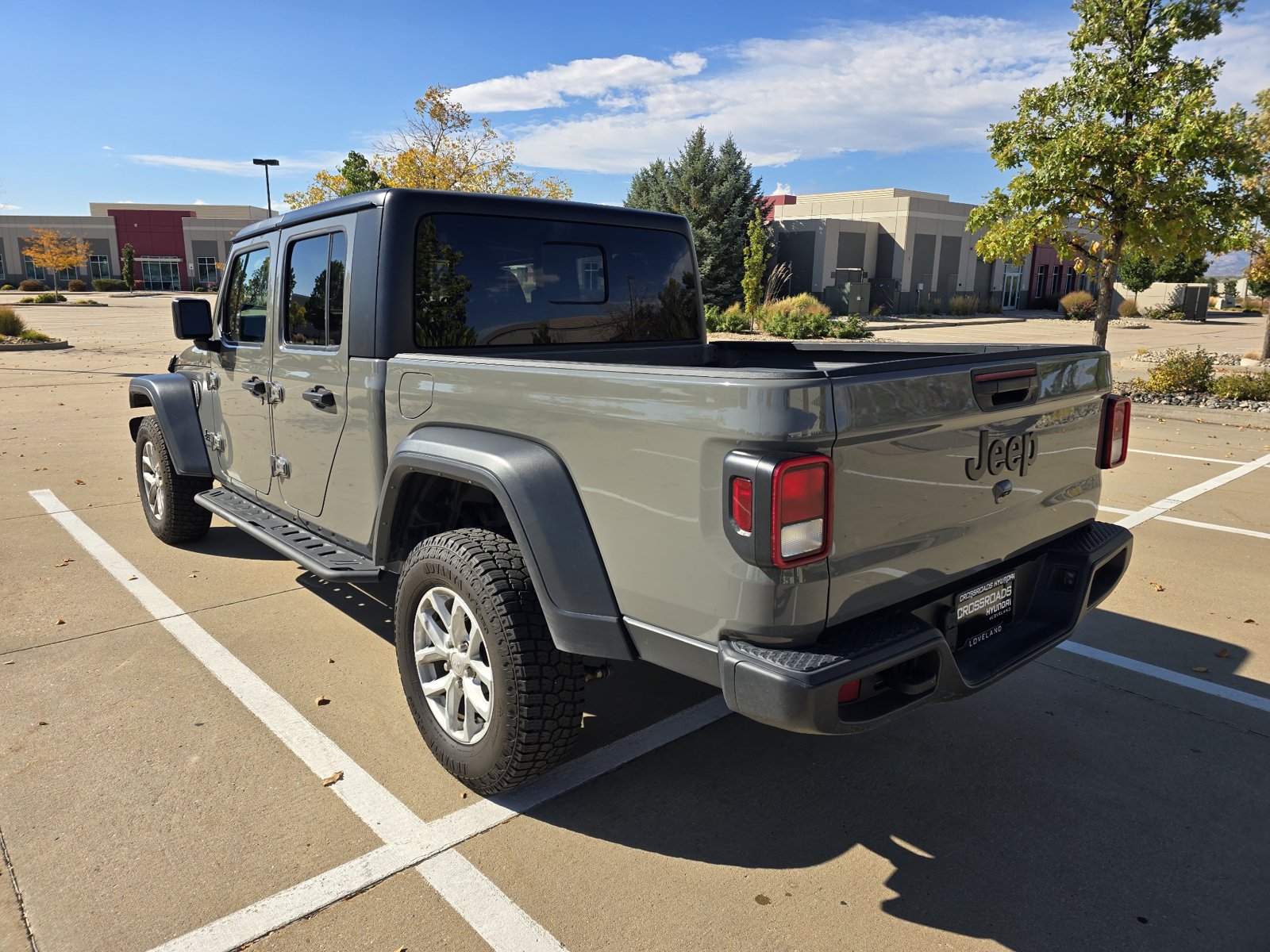 Used 2023 Jeep Gladiator Sport AWD/4WD image 3