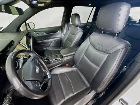 Used 2022 Cadillac XT6 Premium Luxury image 12