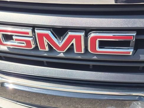 Used 2023 GMC Terrain SLE w/ Driver Convenience Package FWD image 9