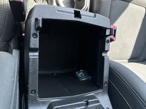 Used 2022 Jeep Wrangler Unlimited Sport AWD/4WD image 19
