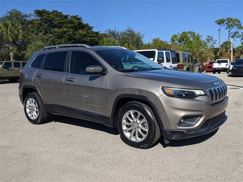 Certified 2019 Jeep Cherokee Latitude w/ Popular Appearance Group image 1