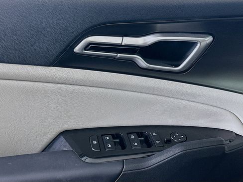 Used 2025 Kia Sportage EX w/ Premium Package image 15