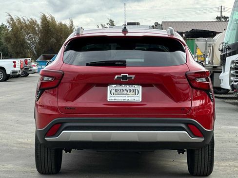New 2026 Chevrolet Trax LT w/ Sunroof Package image 5