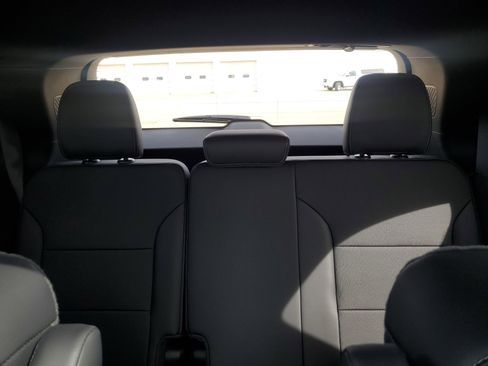 Used 2025 Buick Enclave Preferred w/ Power Package image 14