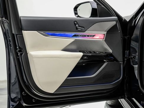 Used 2025 BMW i7 xDrive60 AWD/4WD image 82