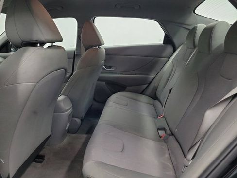 Used 2025 Hyundai Elantra SE FWD image 12