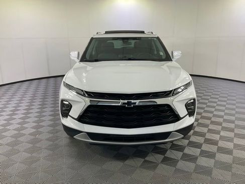 Used 2024 Chevrolet Blazer LT FWD image 2