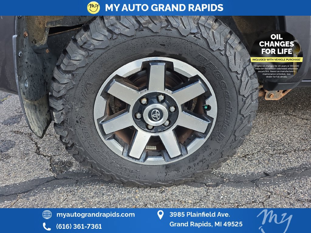 Used 2017 Toyota 4Runner TRD Off-Road Premium AWD/4WD image 31