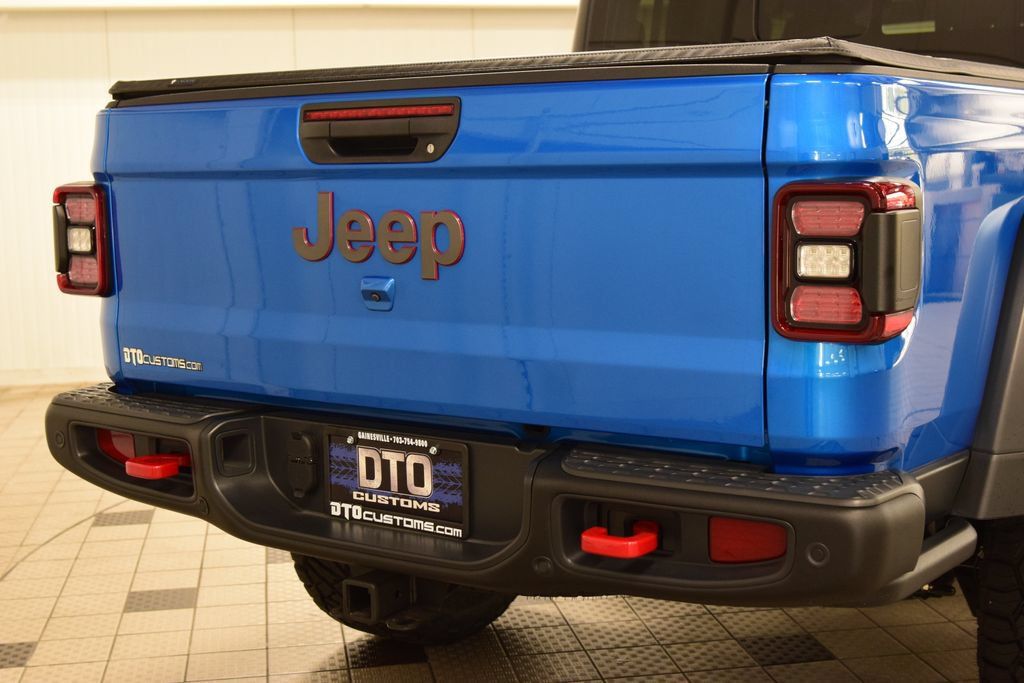 Used 2025 Jeep Gladiator Rubicon w/ Safety Group AWD/4WD image 24