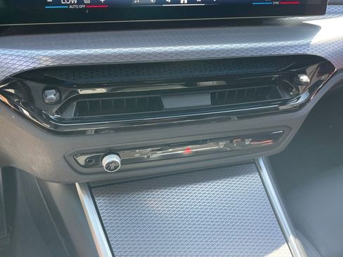 Used 2025 BMW 330i xDrive Sedan image 8