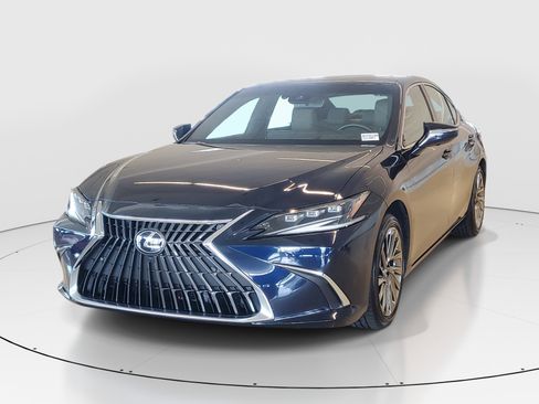 Used 2025 Lexus ES 350 Ultra Luxury w/ Accessory Package (Z2) FWD image 4