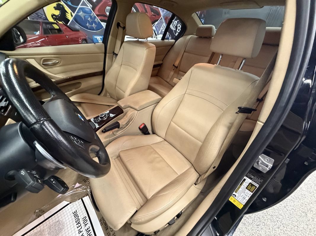 Used 2011 BMW 335i xDrive Sedan AWD/4WD image 11