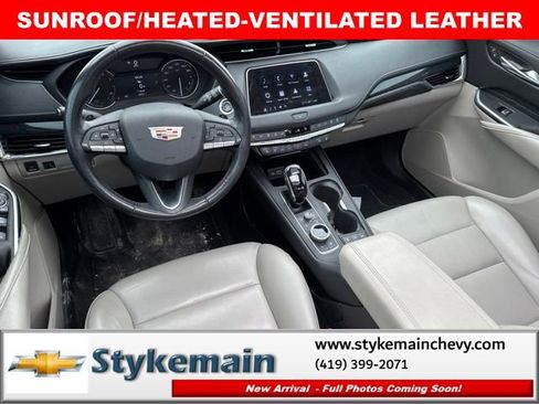 Used 2023 Cadillac XT4 Premium Luxury w/ Enhanced Visibility Package FWD image 4