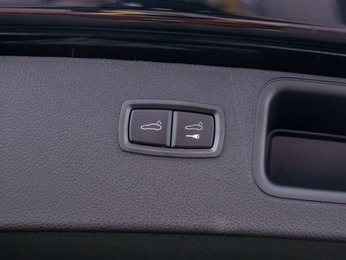 Certified 2026 Porsche Macan AWD/4WD image 32