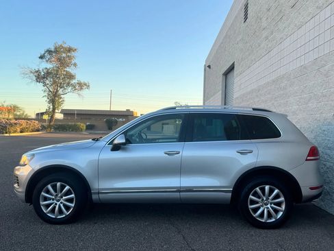 Used 2012 Volkswagen Touareg Sport image 5