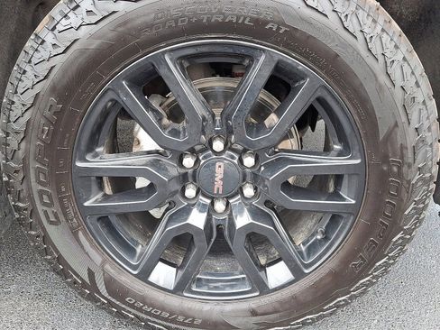 Used 2024 GMC Sierra 1500 Elevation w/ Elevation Premium Package image 8