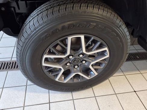 Used 2026 Jeep Wrangler Unlimited Sahara AWD/4WD image 5