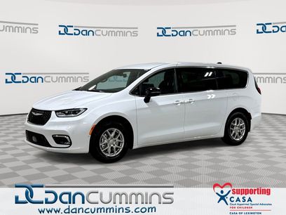 New 2026 Chrysler Pacifica Select