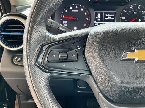 Used 2025 Chevrolet Trax LS FWD image 21