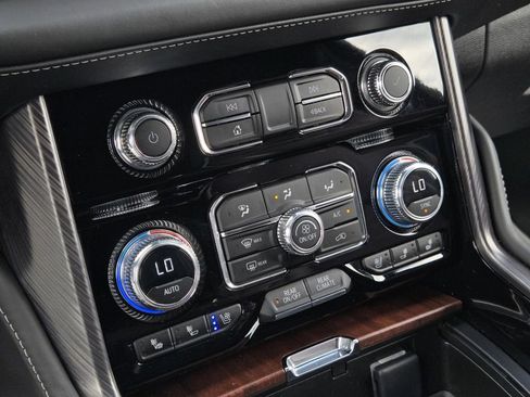 Used 2023 GMC Yukon XL Denali Ultimate image 17