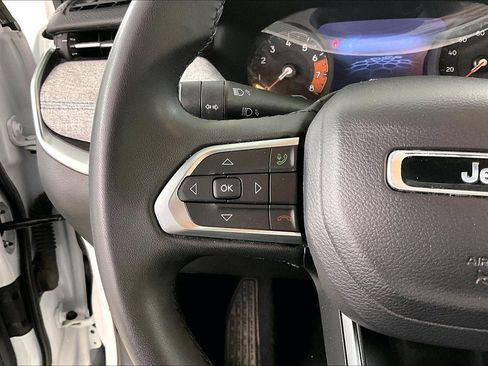 Used 2024 Jeep Compass Latitude image 11